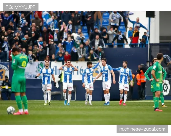 战术板：比利亚雷亚尔高压进攻体系 对阵赫罗纳一役暴露防线回追短板